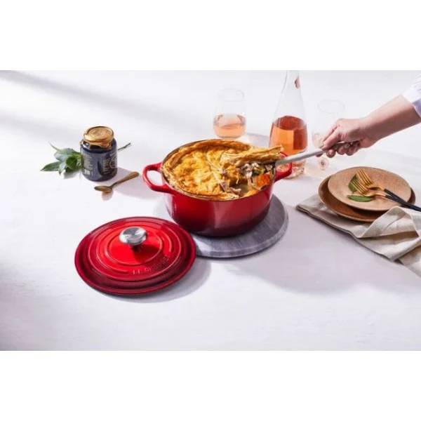 Cocotte En Fonte Ronde 26 Cm Cerise Le Creuset Signature Paris 7