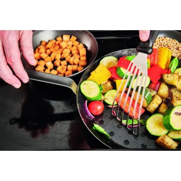 vente luxe pas cher Poêle à Légumes Perforée Tôle Bleue Ø 28 Cm Outdoor De Buyer 3